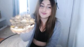 Kebabqueen Gray Beanie stream (McD's and ice cream)