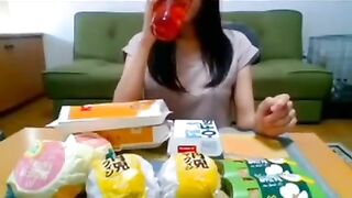 まゆげちゃん_(1)_朝マックでほくほく