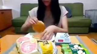まゆげちゃん_(1)_朝マックでほくほく
