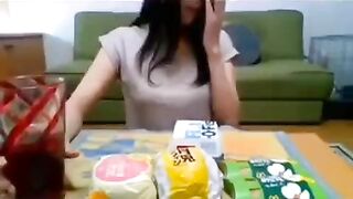 まゆげちゃん_(1)_朝マックでほくほく