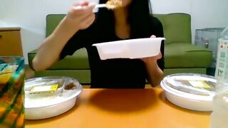まゆげちゃん_(4)_ココ壱番屋